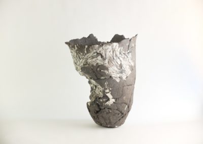 Jarre Grés noir, engobe de porcelaine, 35 cm