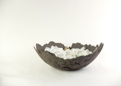 Grès noir , porcelaine, or, 40 cm x 20 cm